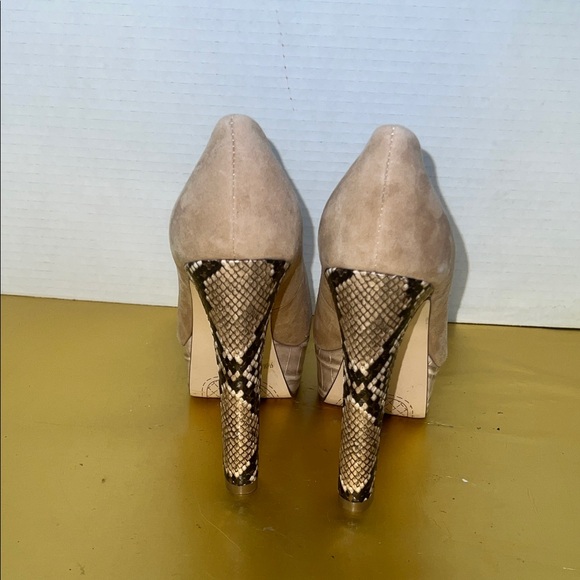 Jessica Simpson Tan and Snakeskin Platform Heels - Picture 5 of 8